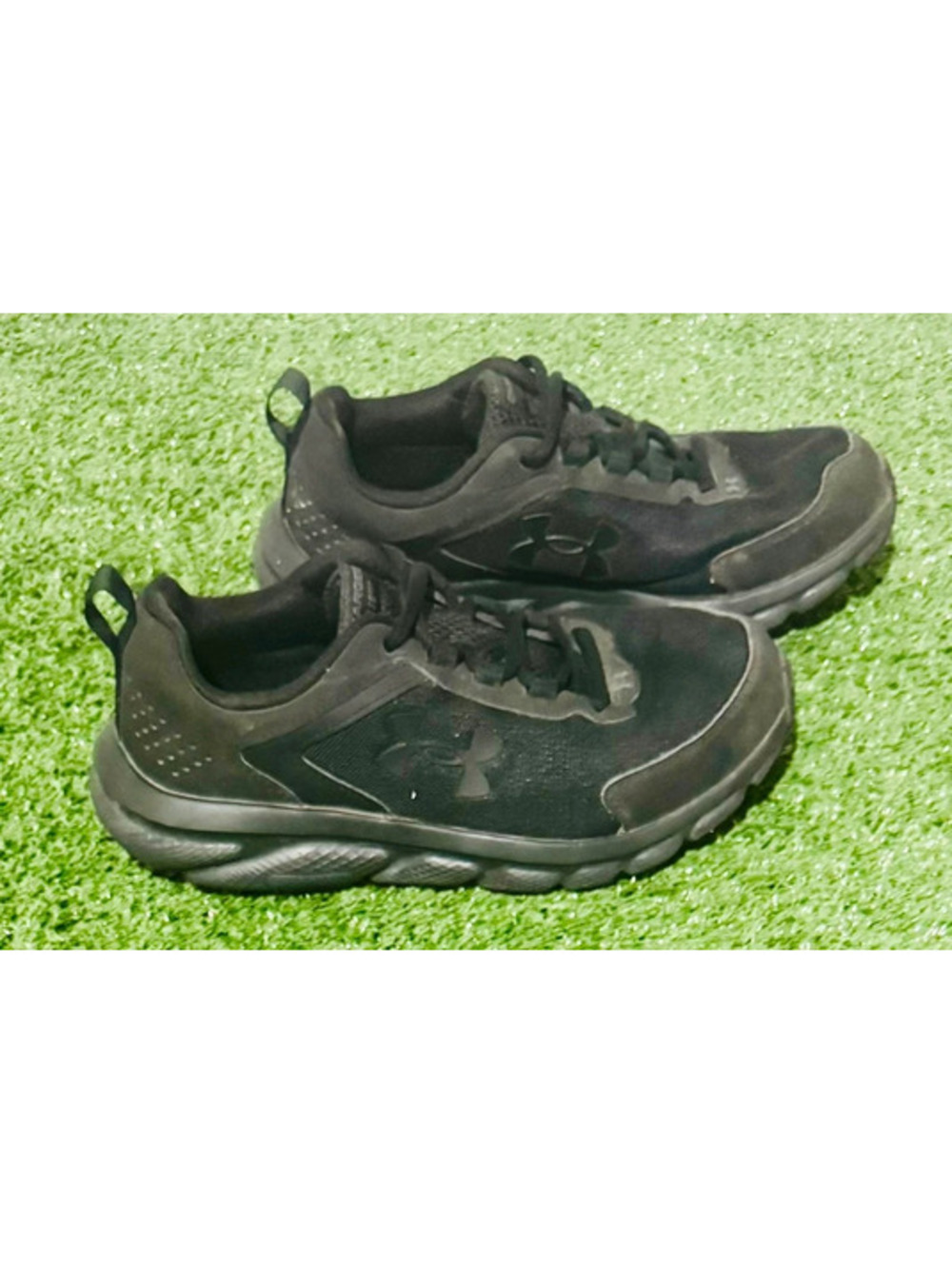 Under Armour Charged Assert 9 Triple Black Sneakers - Size 8